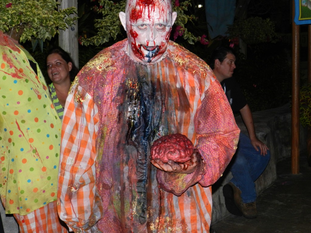 Howl-O-Scream Busch Gardens Tampa Bay. Zombie clown carrying a brain.