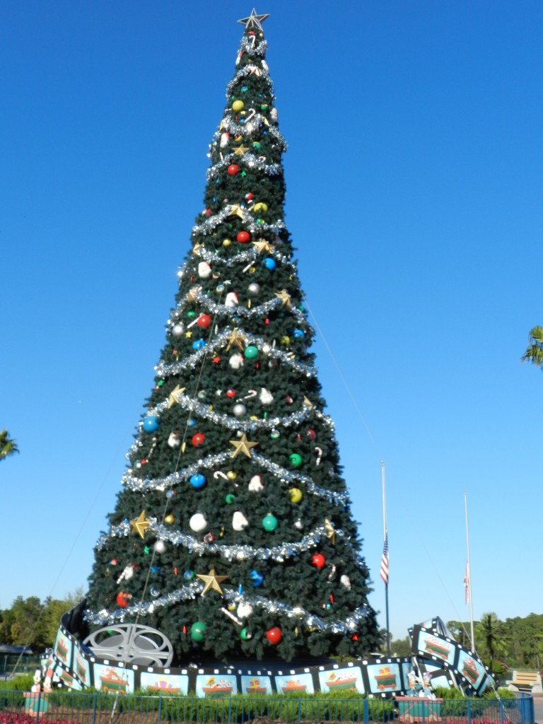 Hollywood Studios Christmas Tree in Front Entrance. Keep reading to learn about the best things to do at Disney World for Christmas.