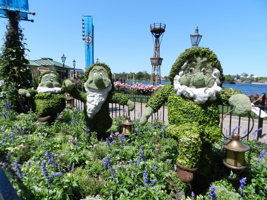 7 Dwarfs Topiary at EPCOT Flower Garden Festival. Keep reading to see the best epcot flower and garden topiaries through the years!