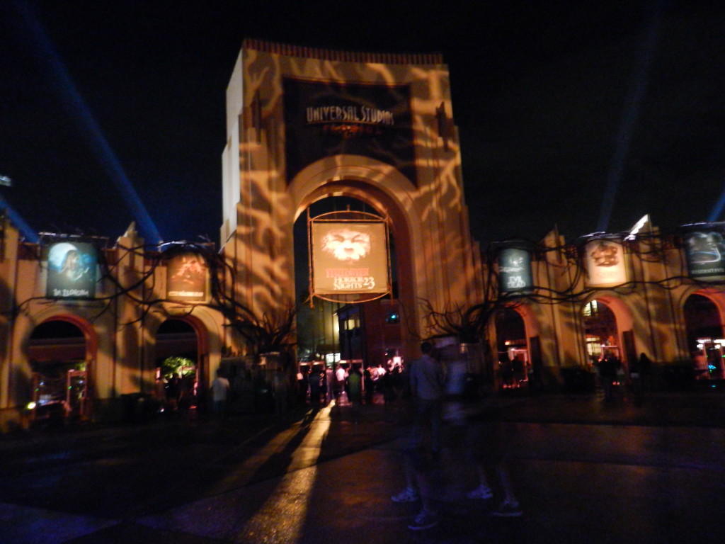 Halloween Horror Nights 2013 Main Gate. Keep reading for fan review of HHN 23 at Universal Orlando Resort.