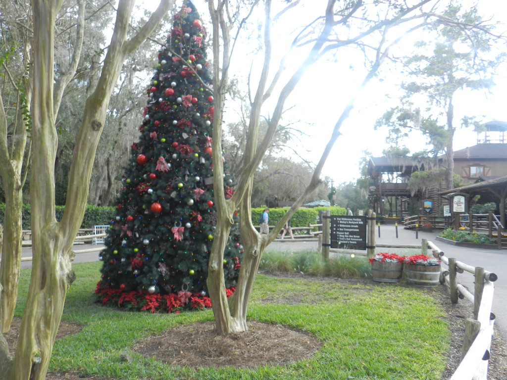 Christmas Tree at Fort Wilderness Campground and Cabins decor. Keep reading to get the full guide to Disney Wilderness Lodge Christmas activities.