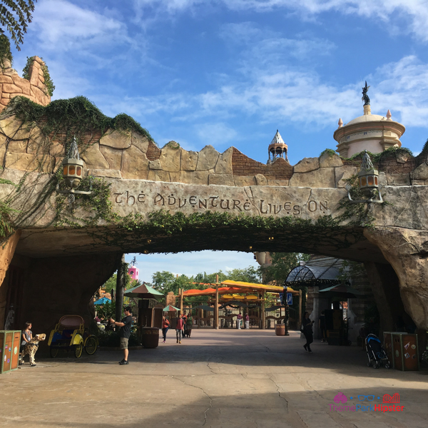 Port of Entry Islands of Adventure. Keep reading to learn how to plan a day at Universal with this Islands of Adventure 1 day itinerary! #UniversalOrlando #Islands of Adventure Itinerary #ThemePark