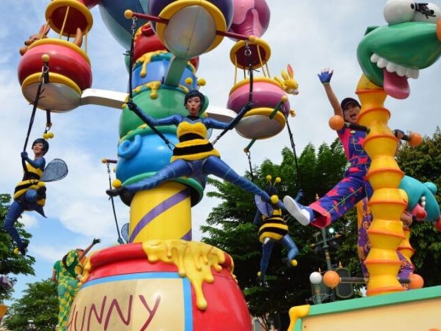 Hong Kong Disneyland winnie the pooh parade