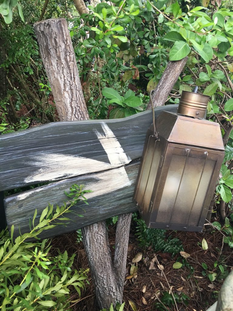 Hagrid Magical Creatures Motorbike Adventure Wooden Signs in the queue. Keep reading to get the full guide to Hagrid's Magical Creatures Motorbike Adventure.
