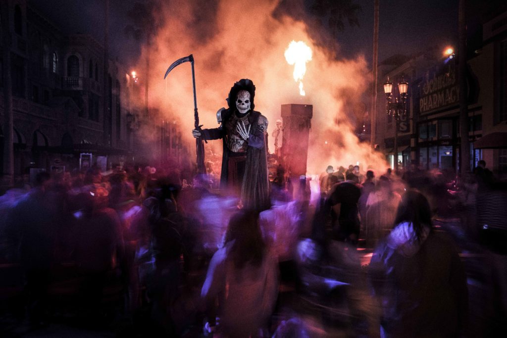 Halloween Horror Nights Tips with ghoulish being at Universal Studios. Keep reading to know what Halloween Horror Nights mistakes to avoid