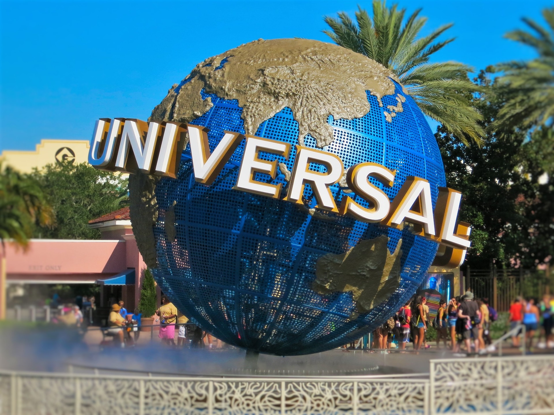 Globe at Universal Orlando Resort. Keep reading to get the best Universal Studios Florida itinerary and things to do.