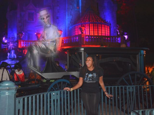 Mickeys Halloween Party Ghost PhotoPass with NikkyJ. Keep reading if you want to learn more about the best purse for Disney.