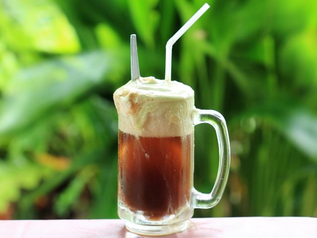 Butterbeer Universal Studios Recipe with creamy cream soda and frothy whip cream topping