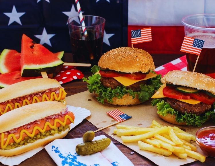 July 4th hamburger and hotdogs in Orlando Florida. Keep reading to see what you can do for the 4th of July in Orlando on Independence Day.