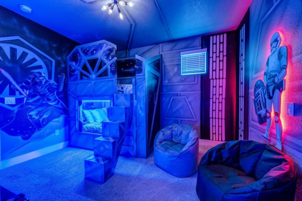 462 Star Wars theme room in Encore Resort an Orlando Vacation Rental. Keep reading to learn about Themed Vacation Rentals Near Disney World.