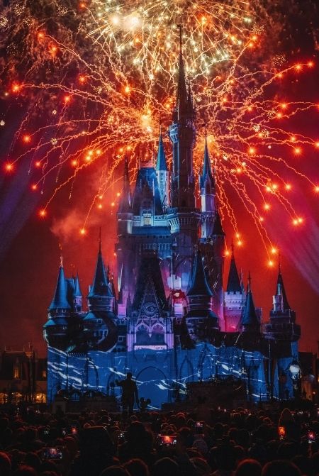 Walt Disney World Fireworks Show in Magic Kingdom Castle. Best way to do Magic Kingdom in one day with itinerary.