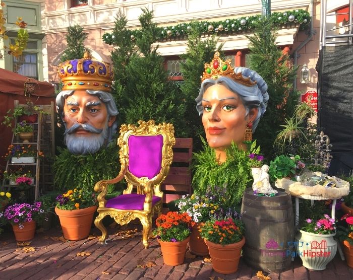 Universal Studios Mardi Gras French Twisted King and Queen Thrown