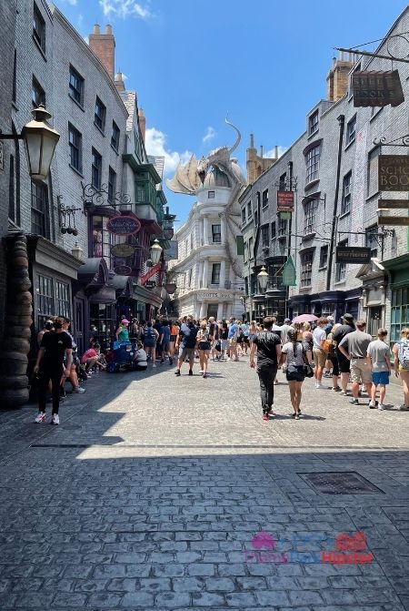 Dragon Atop Gringotts Bank from the front at Diagon Alley. Keep reading to get the best things to do at Universal Studios Florida. 