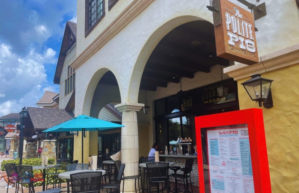 The Polite Pig in Disney Springs