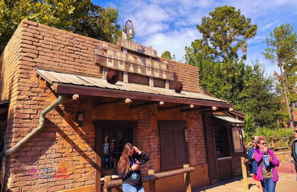 Disney Magic Kingdom Golden Oak Outpost Kiosk in Frontierland. Keep reading to learn what to pack and what to wear to Disney World in January.