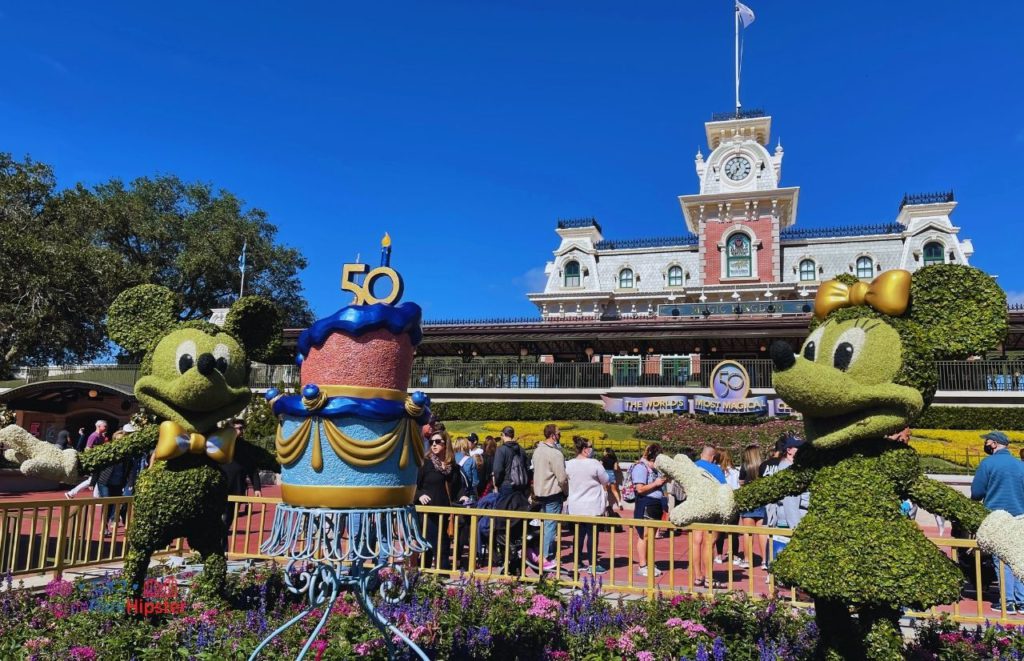 Disney Magic Kingdom Minnie Mouse and Mickey Mouse 50th Anniversary Topiary Best Way to Do the Magic Kingdom. Keep reading to get everything you must do at Magic Kingdom and the best things to do at Disney World.