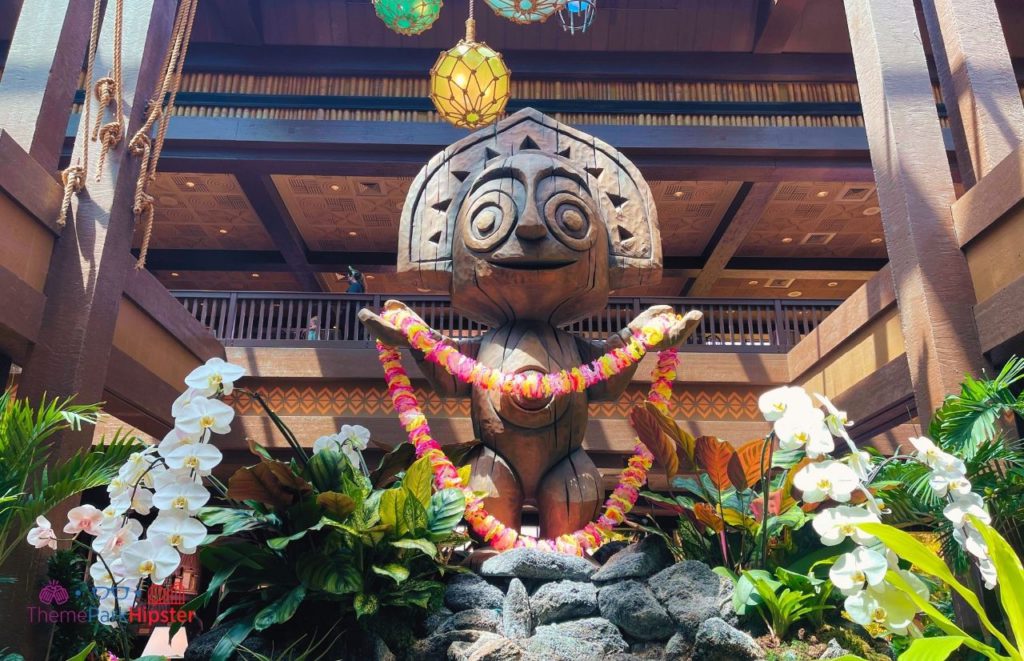 Disney Polynesian Resort Village Lobby Statue. Making it one of the best Disney World resorts for adults!