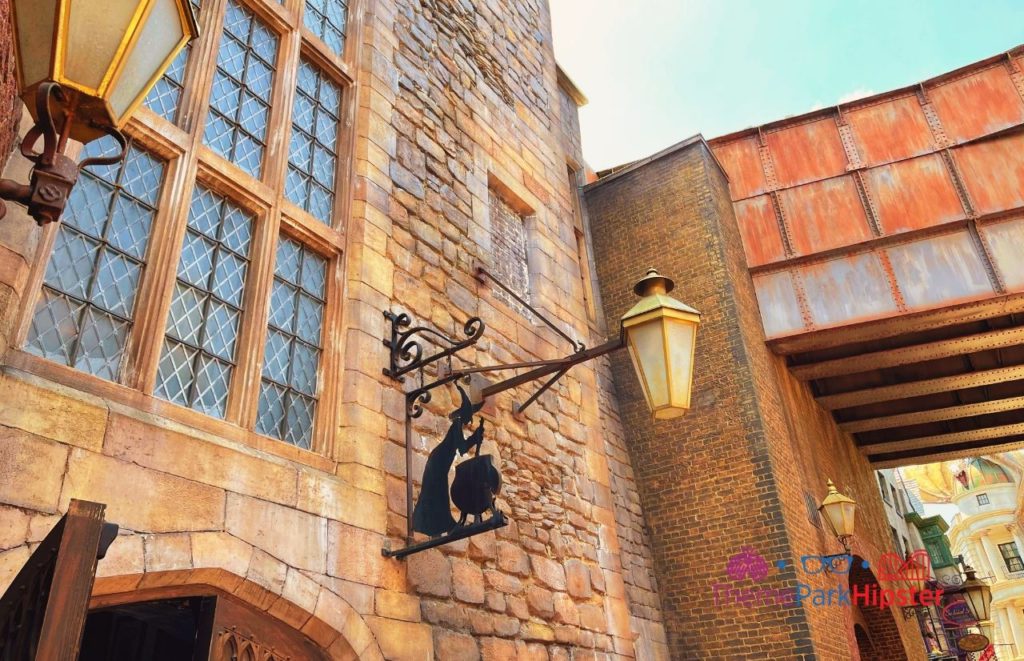 Universal Orlando Resort Diagon Alley Leaky Cauldron in Harry Potter World. Keep reading to get the best Universal Studios photos.