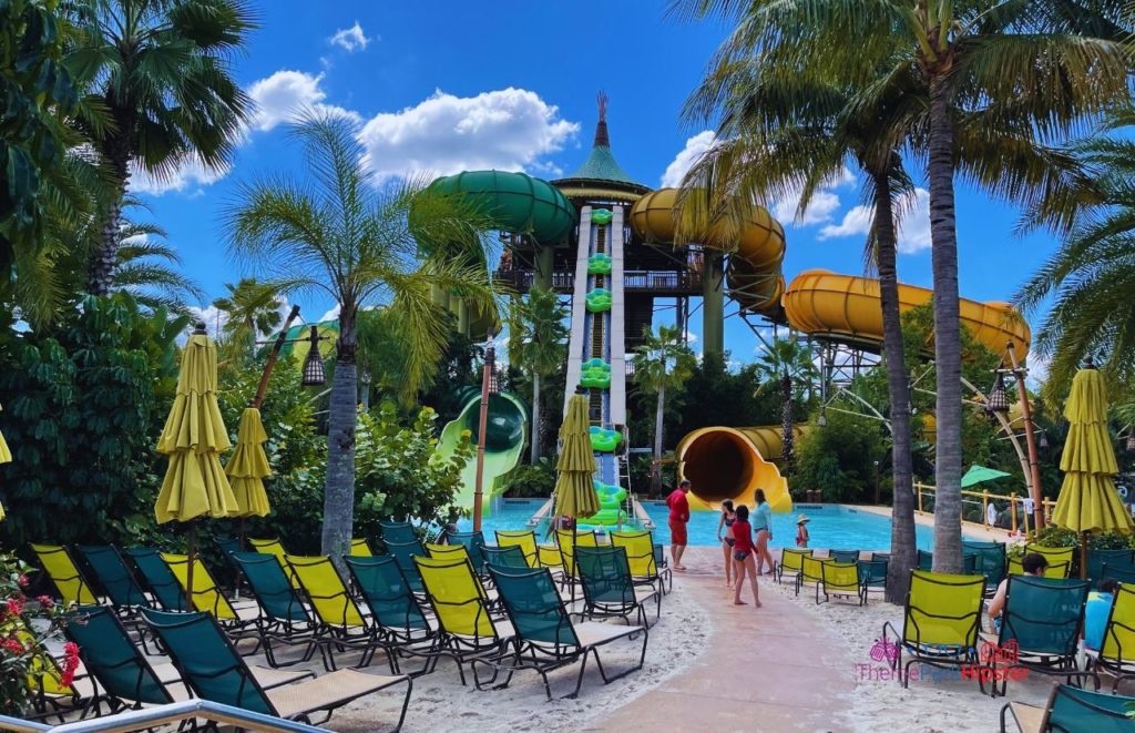 Universal Orlando Resort Volcano Bay Puihi of the Maku Puihi Round Raft Rides. Keep reading to get the best ways to beat the summer Florida heat. 