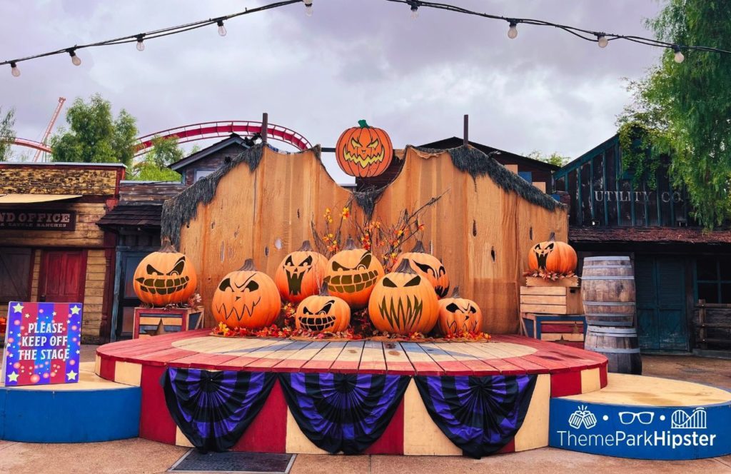 Pumpkin Stage full of jack-o-lanterns on display at Knott's Berry Farm at Halloween Knott's Scary Farm. Keep reading to learn more about Knott’s Scary Farm mazes. 