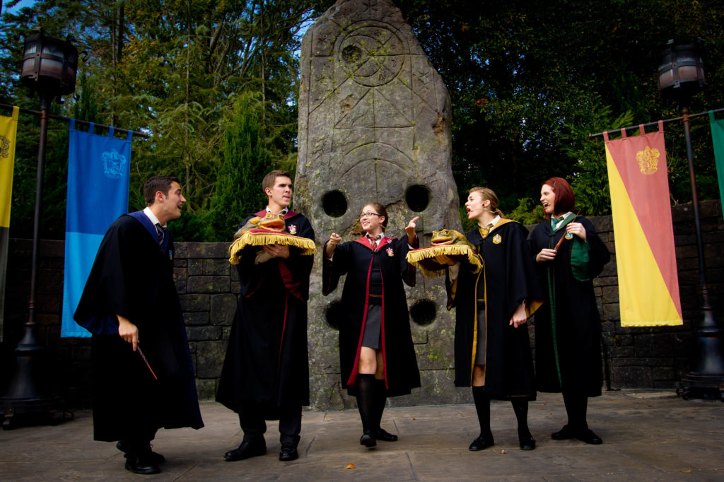 Frog Choir in Hogsmead Wizarding World of Harry Potter