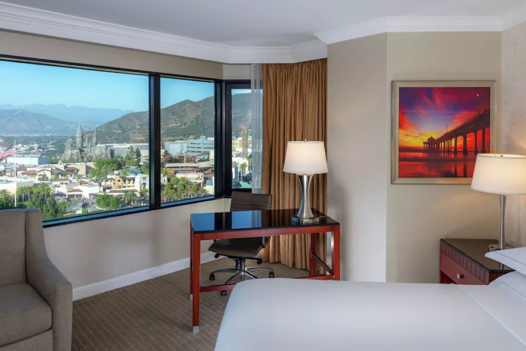Hilton Los Angeles Hotel at Universal Studios Hollywood Standard Room. Keep reading to get the Best Hotels Near Universal Studios Hollywood.