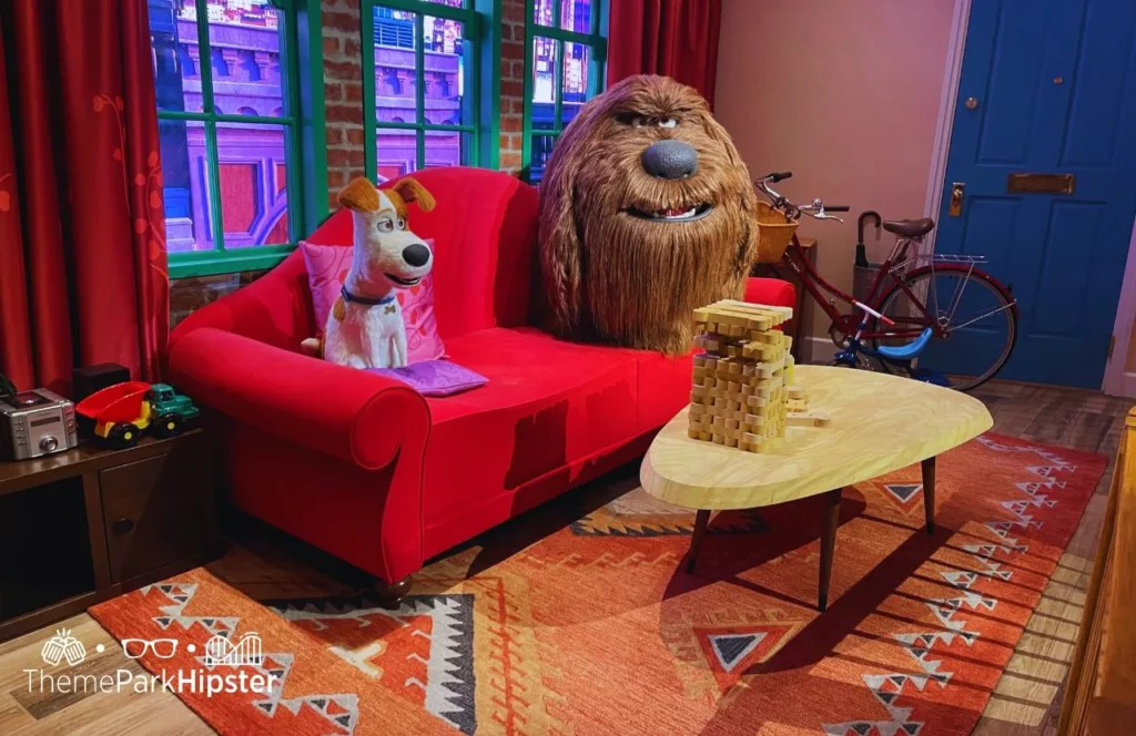 Universal Studios Hollywood The Secret Life of Pets Off the Leash Queue with dogs in living room, Max and Duke in Kate's Apartment. Keep reading to find out more of the best Universal Studios Hollywood attractions for solo travelers.
