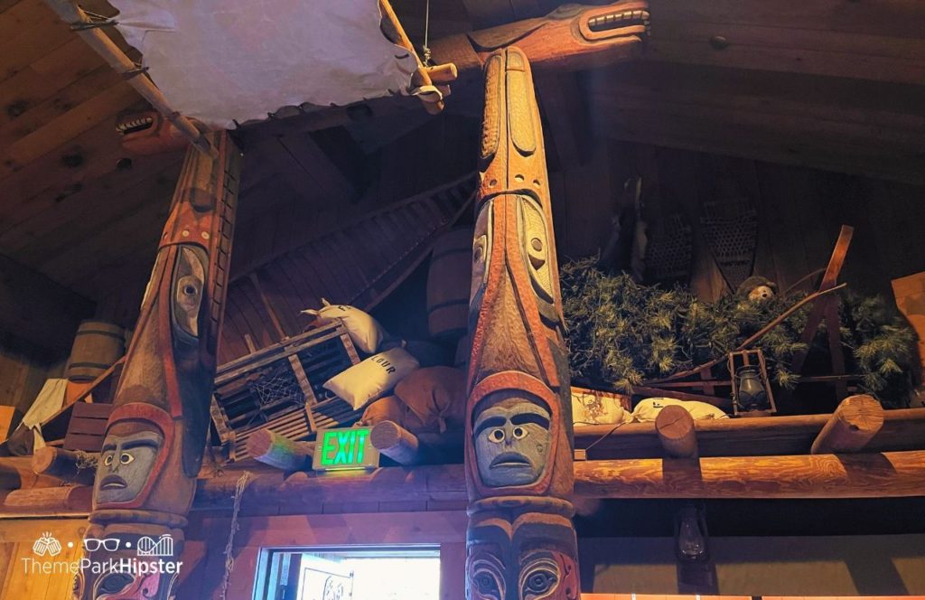 Epcot Theme Park Disney World Canada Pavilion Trading Post Refreshments Totem Poles