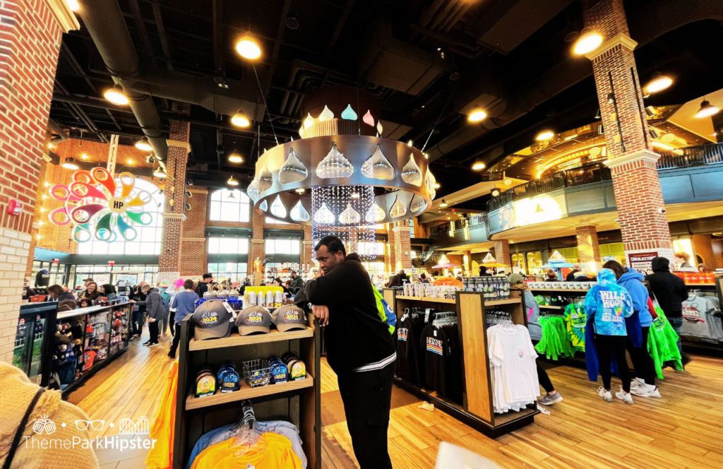 Hersheypark Gift Shop. Keep reading to get the best Hersheypark park packing list and checklist for your bag.