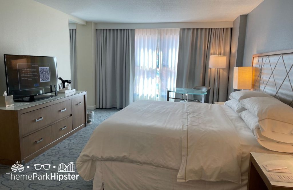 Suite bedroom Swan and Dolphin Resort Hotel at Walt Disney World (2)